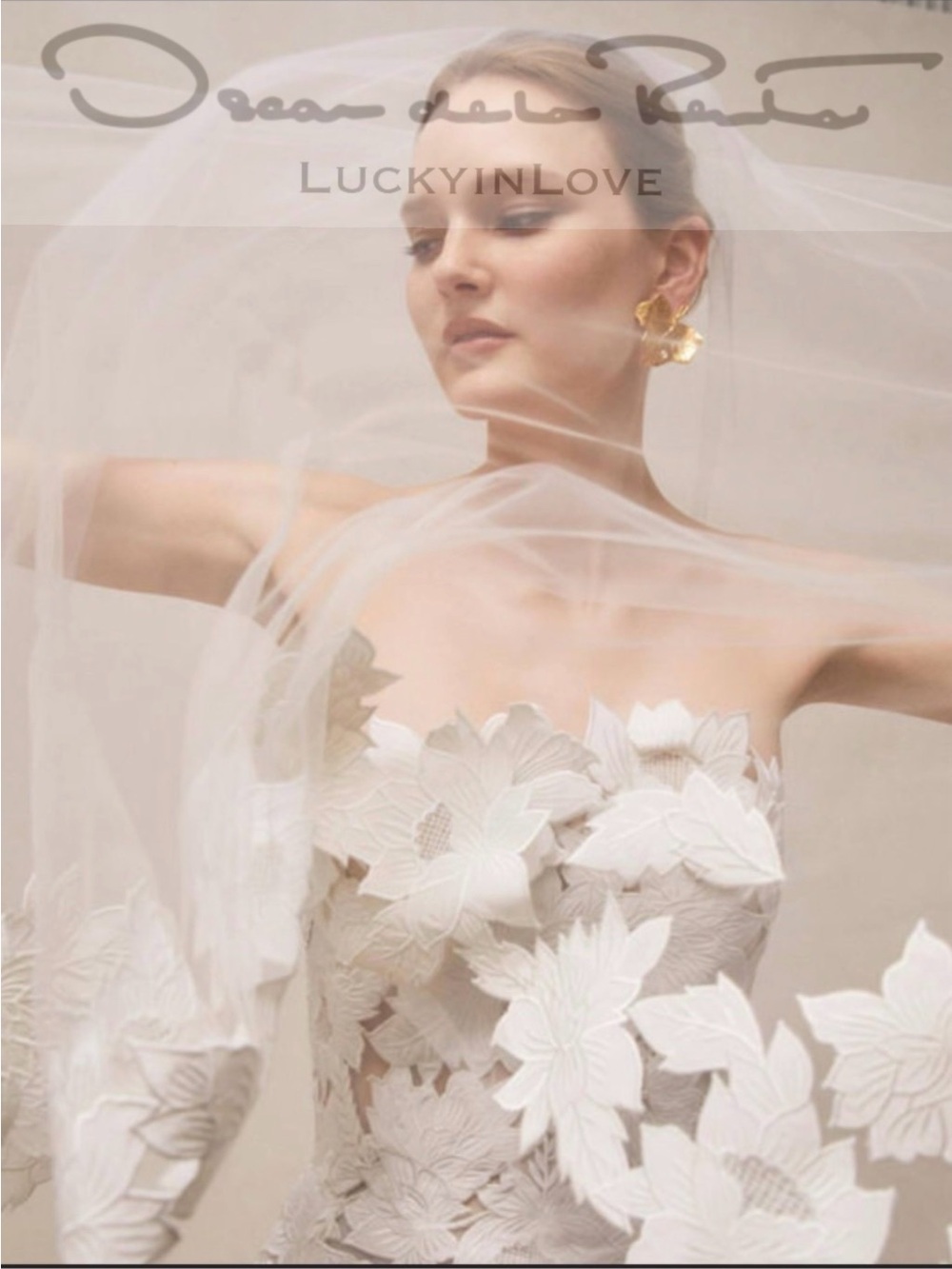 Oscar de la Renta • Ivy Leaf with Pearl Gold Plated Clip- on Earrings - Picture 4 of 15